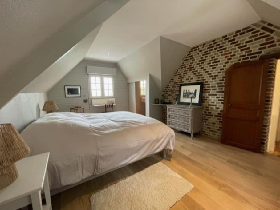 La Petite Maison Dans La Vallee D Auge